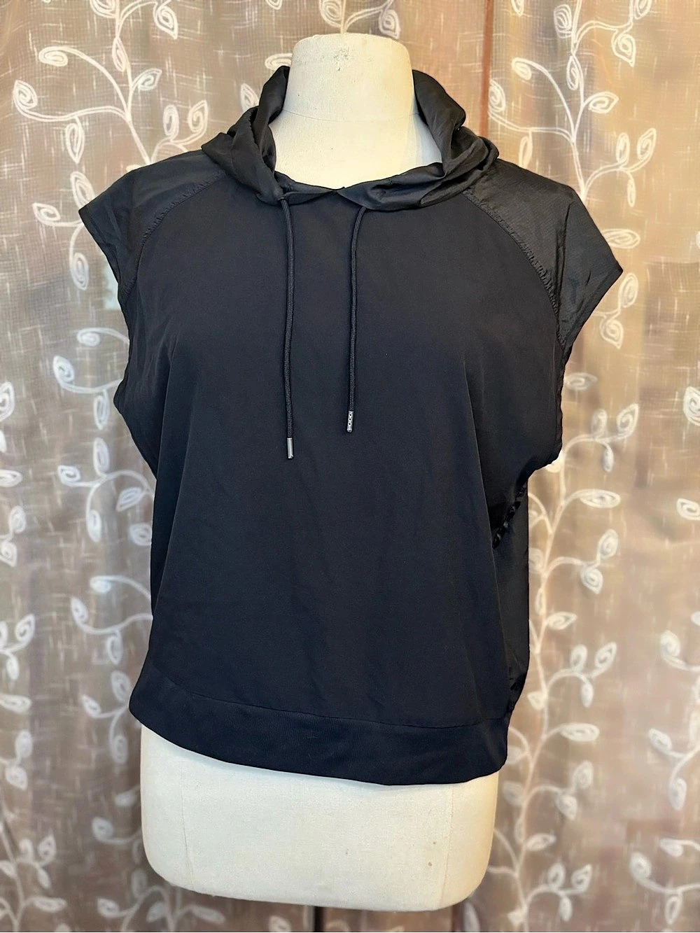 Black Hooded Short Sleeve Top
